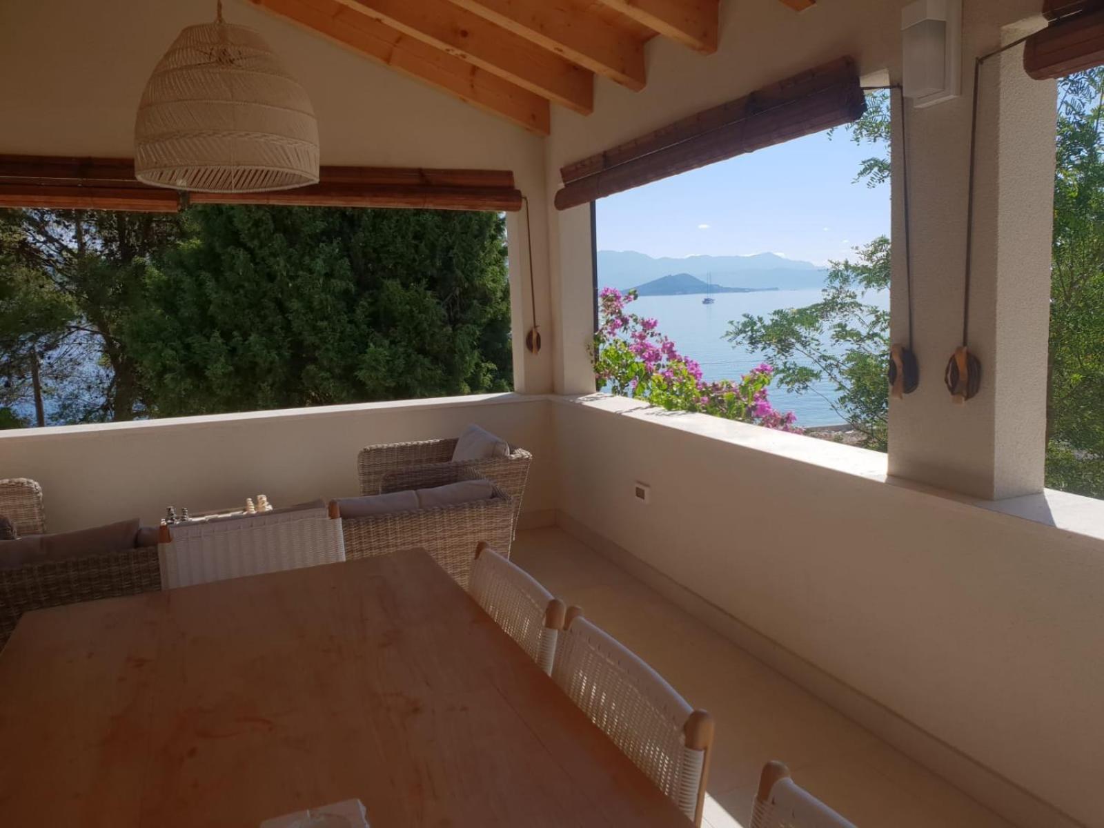Luxury Family Beach Front Villa - Sunday Beach House Slatine Eksteriør billede