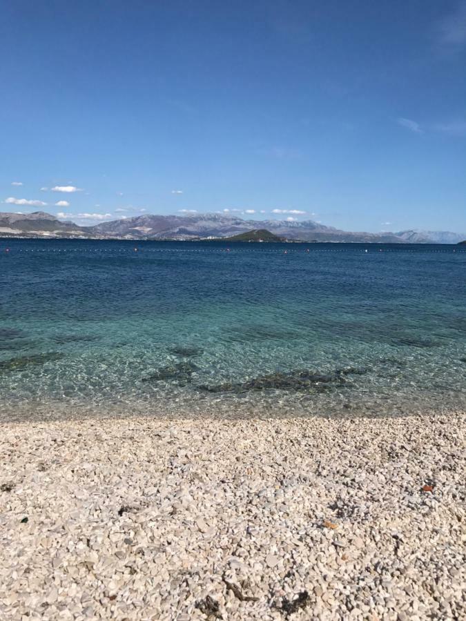 Luxury Family Beach Front Villa - Sunday Beach House Slatine Eksteriør billede