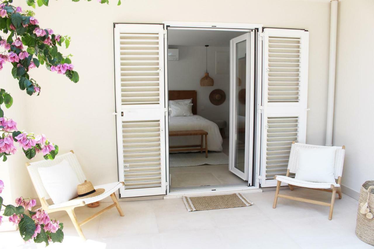 Luxury Family Beach Front Villa - Sunday Beach House Slatine Eksteriør billede