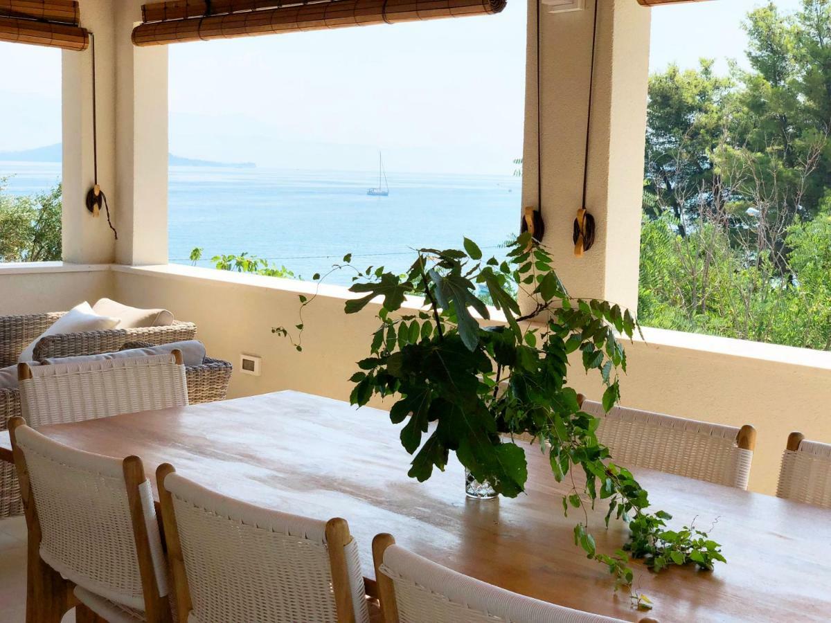 Luxury Family Beach Front Villa - Sunday Beach House Slatine Eksteriør billede