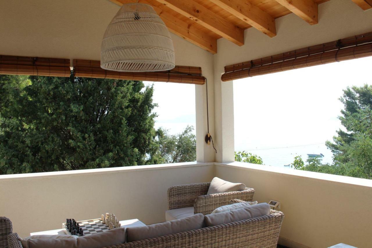 Luxury Family Beach Front Villa - Sunday Beach House Slatine Eksteriør billede