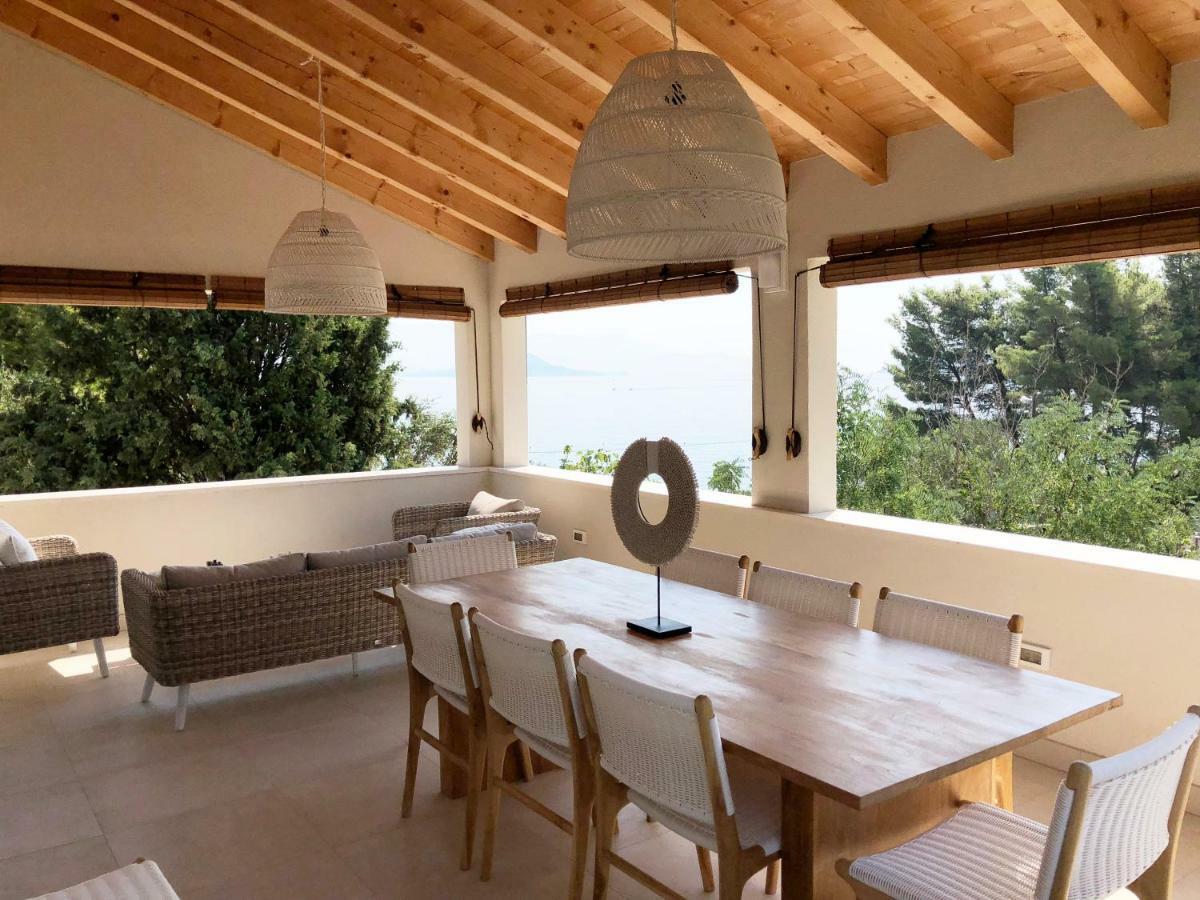 Luxury Family Beach Front Villa - Sunday Beach House Slatine Eksteriør billede