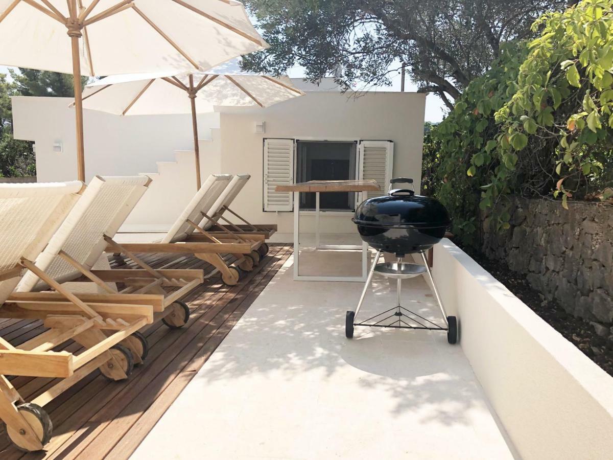Luxury Family Beach Front Villa - Sunday Beach House Slatine Eksteriør billede