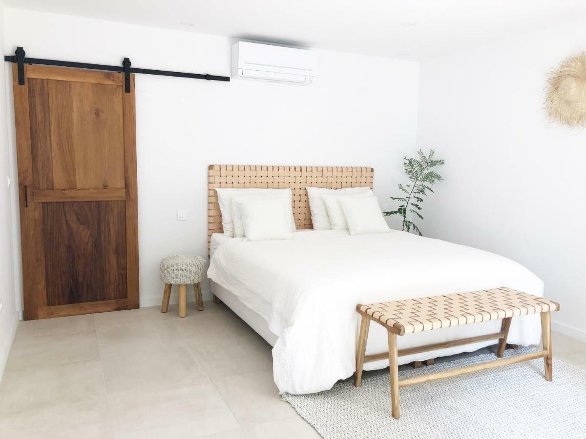Luxury Family Beach Front Villa - Sunday Beach House Slatine Eksteriør billede