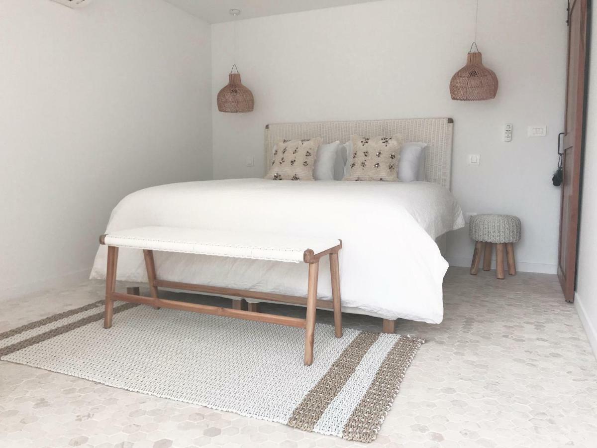 Luxury Family Beach Front Villa - Sunday Beach House Slatine Eksteriør billede