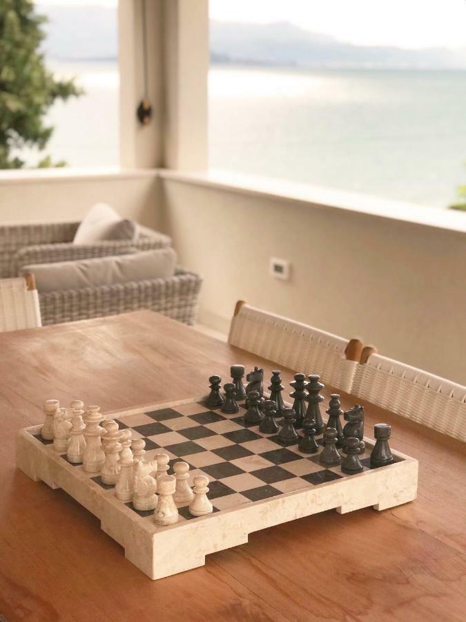 Luxury Family Beach Front Villa - Sunday Beach House Slatine Eksteriør billede