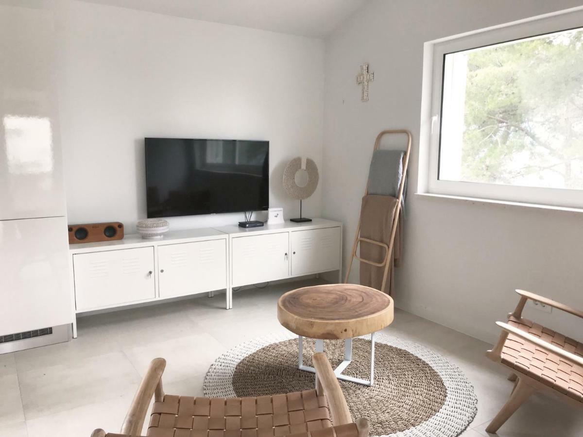 Luxury Family Beach Front Villa - Sunday Beach House Slatine Eksteriør billede