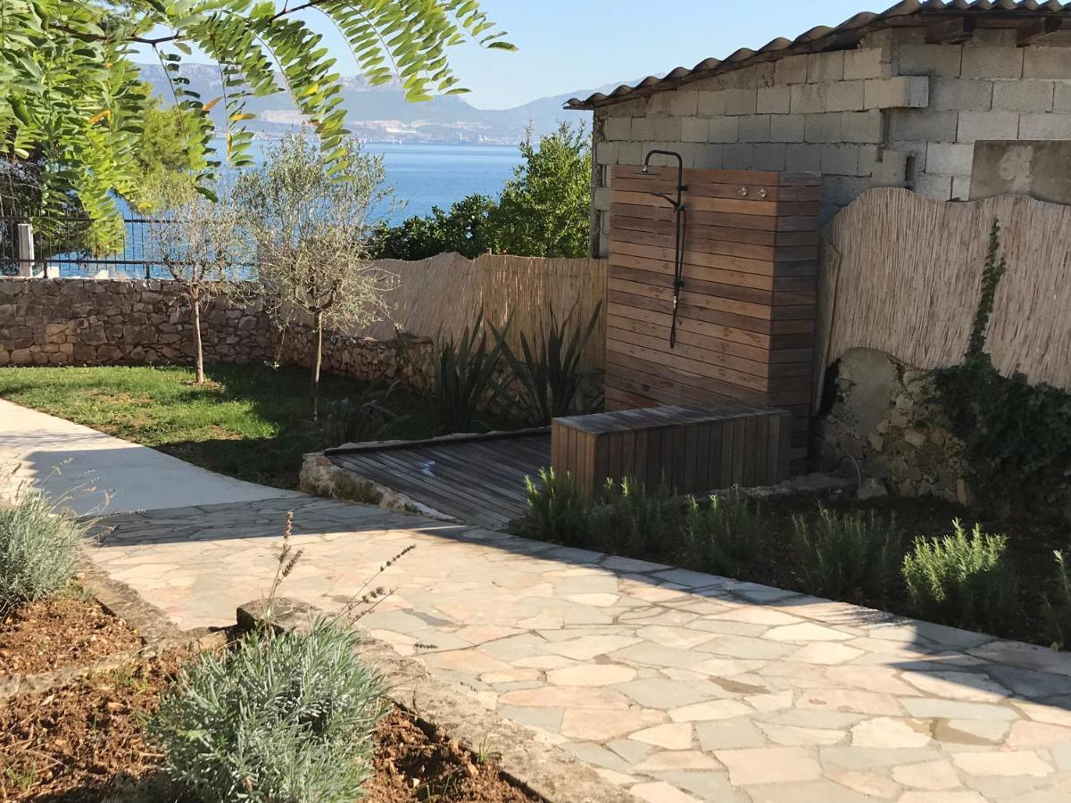 Luxury Family Beach Front Villa - Sunday Beach House Slatine Eksteriør billede